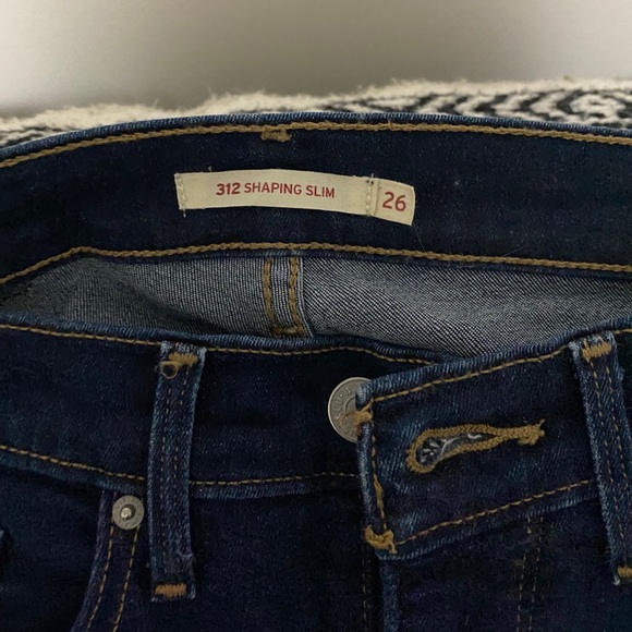 Levi’s Shaping Slim - Size 26 - Picture 4 of 6